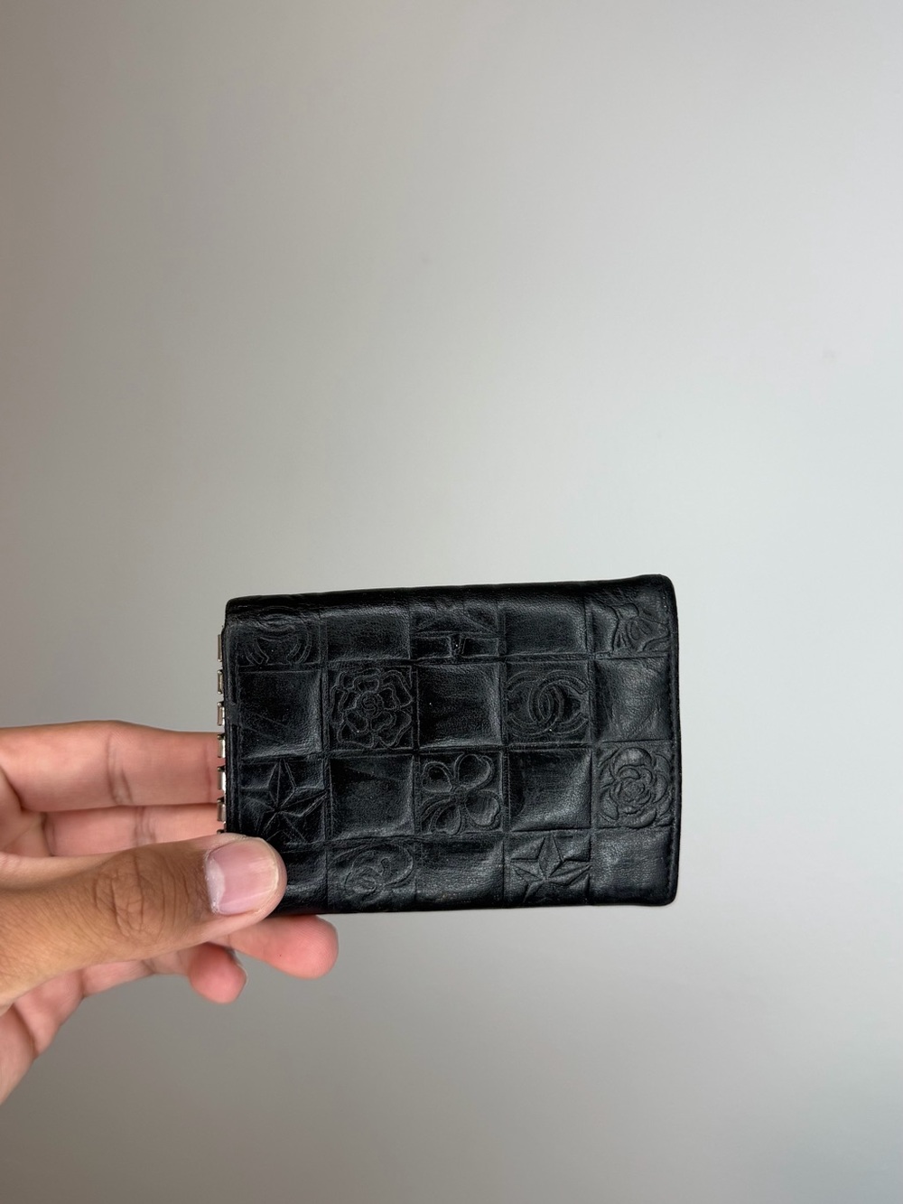 Chanel Precious Symbols Quilted Chocolate Bar Key Holder Case Black
6 Key - Picture 2 of 7